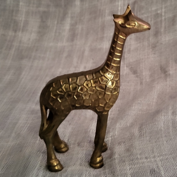 Vintage Brass Giraffe Figurine with Textured Spots (6 3/8" Tall) - Picture 11 of 11